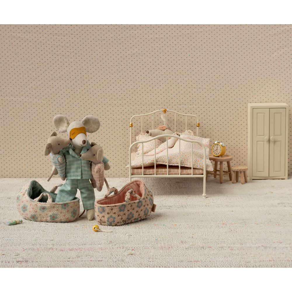 MAILEG - BEBE SOURIS DANS SON COUFFIN - ROSE