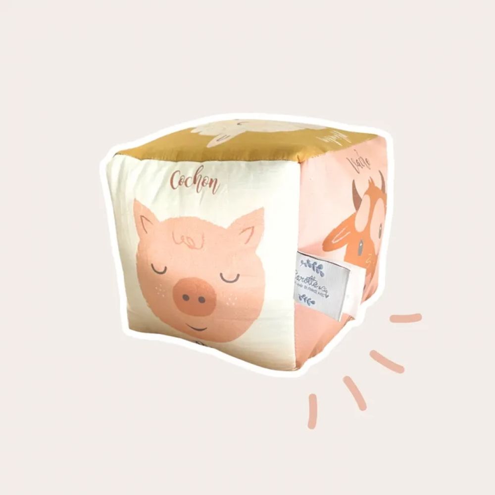 CUBE D'EVEIL ANIMAUX DE LA FERME EN TISSUS SONORE -Carotte & Cie