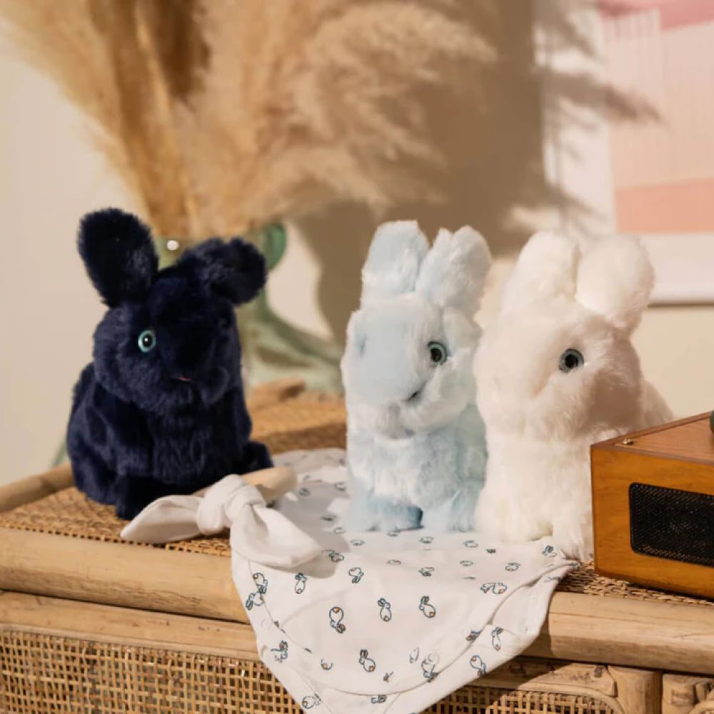 LA PELUCHERIE - LAPIN LEON ASSIS MARINE 15 CM