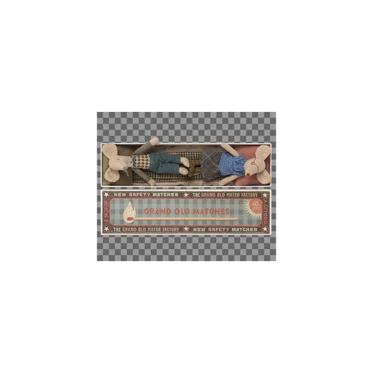 MAILEG - GRAND PERE ET GRAND MERE DANS LEUR BOITE A CIGARE
