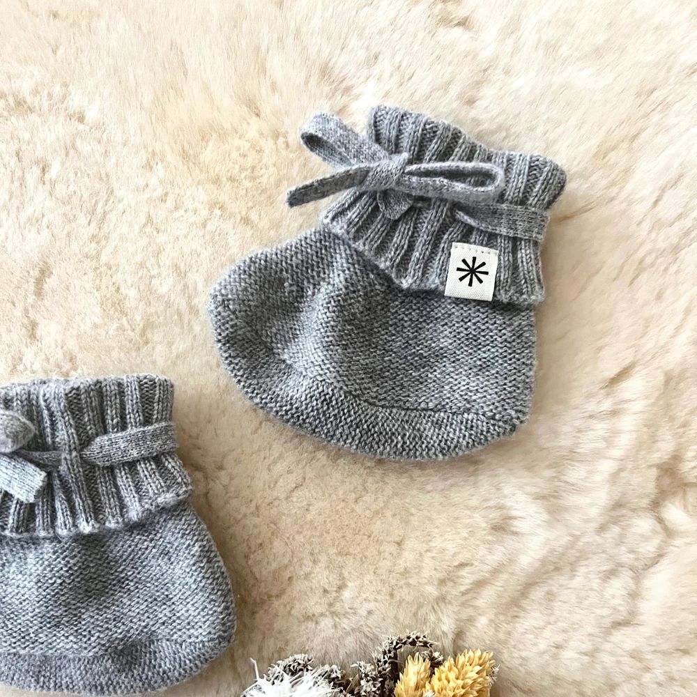 LUNO TRICOT - CHAUSSONS BEBE EN CACHEMIRE - ANDREA GRIS