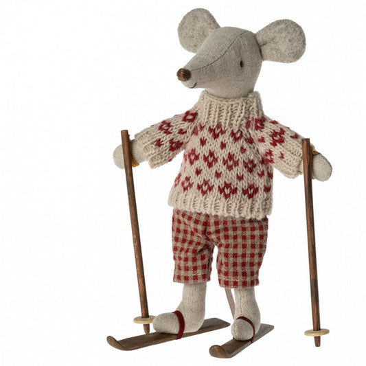 SOURIS EN HIVER AVEC SA PAIRE DE SKI, MAMAN