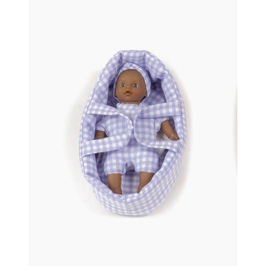 POUPEE 17CM - MINIS – PIA AUX YEUX CLAIRS ET SON COUFFIN VICHY VIOLET LILAS -Minikane