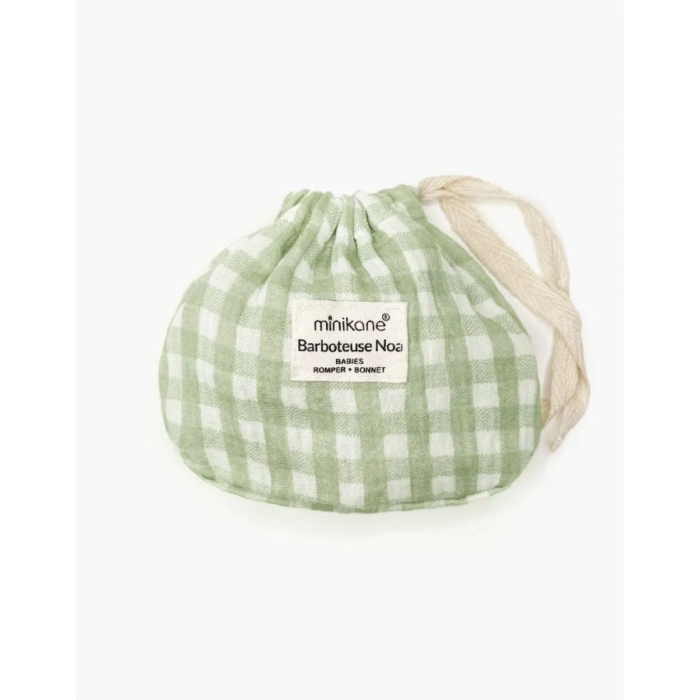 BABIES – BARBOTEUSE NOA ET SON BONNET EN GAZE DE COTON VICHY VERT AVEC POCHON