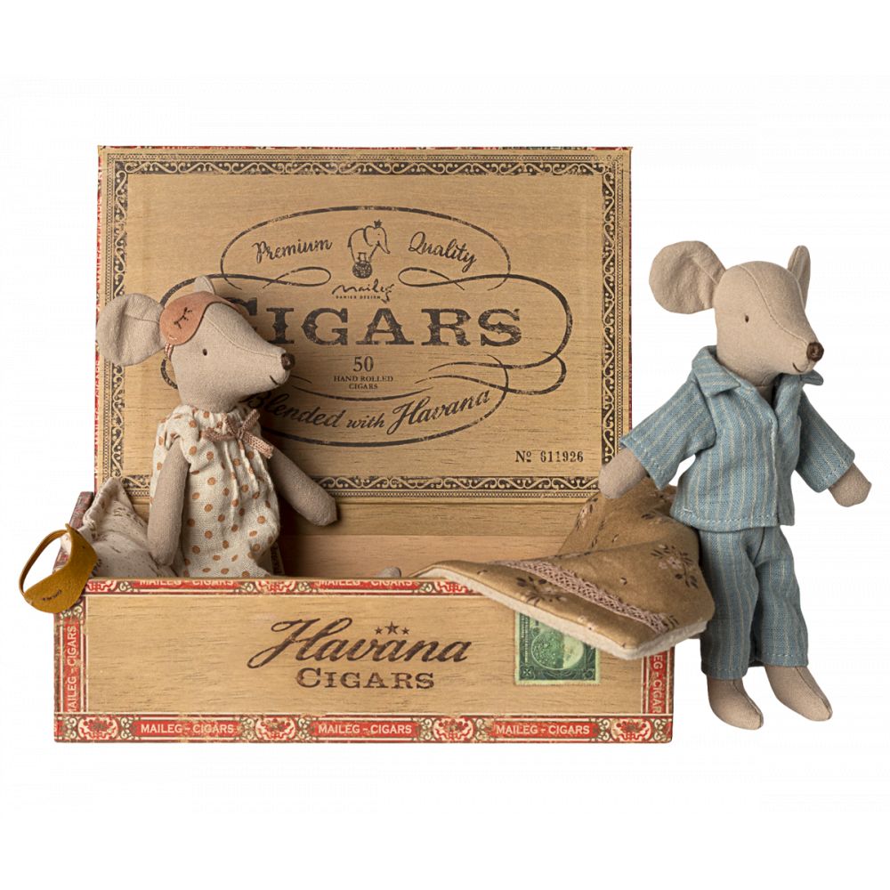 SOURIS MAMAN ET PAPA DANS LEUR COFFRET A CIGARE -Maileg
