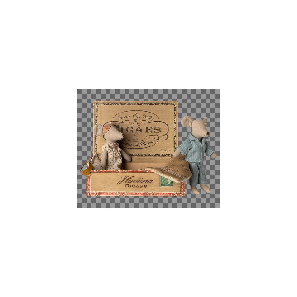 MAILEG - SOURIS MAMAN ET PAPA DANS LEUR COFFRET A CIGARE