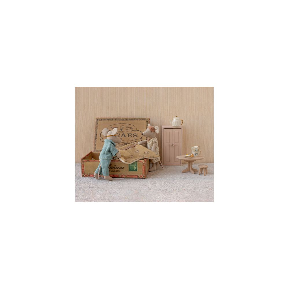 MAILEG - SOURIS MAMAN ET PAPA DANS LEUR COFFRET A CIGARE